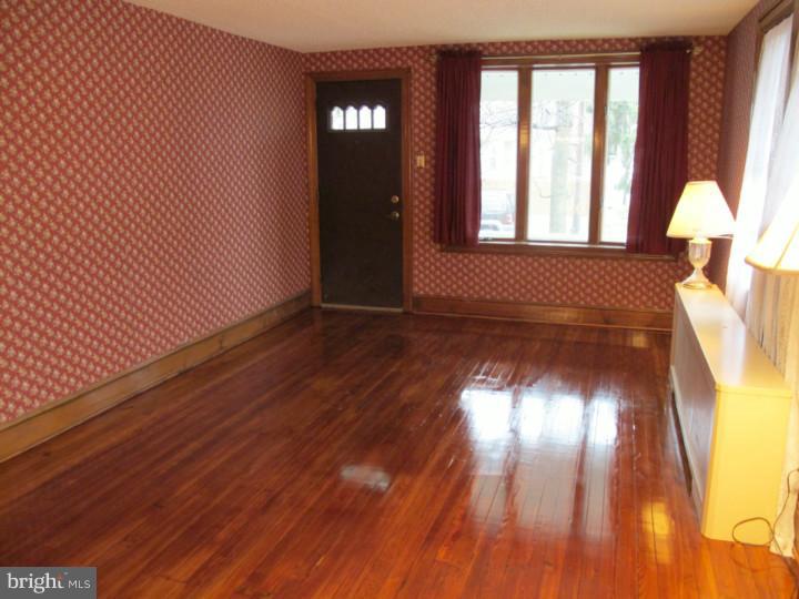11 South Lenola Road Moorestown, NJ 08057 - Photo 3 of 9 Living Room
