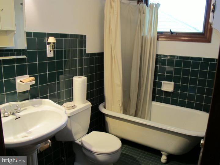 11 South Lenola Road Moorestown, NJ 08057 - Photo 7 of 9 Bathroom