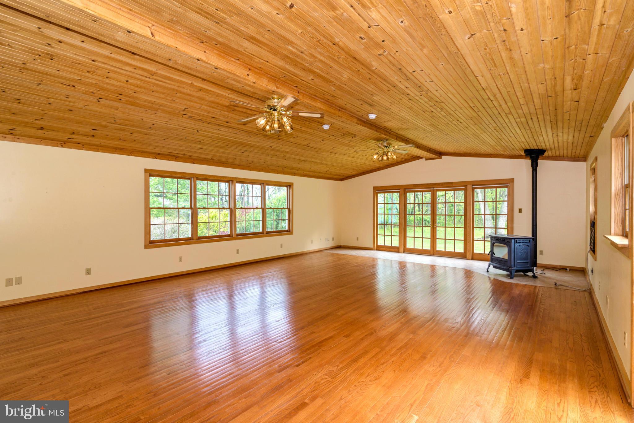 13831 Frazier Road Smithsburg, MD 21783 - Photo 8 of 27 Family Room