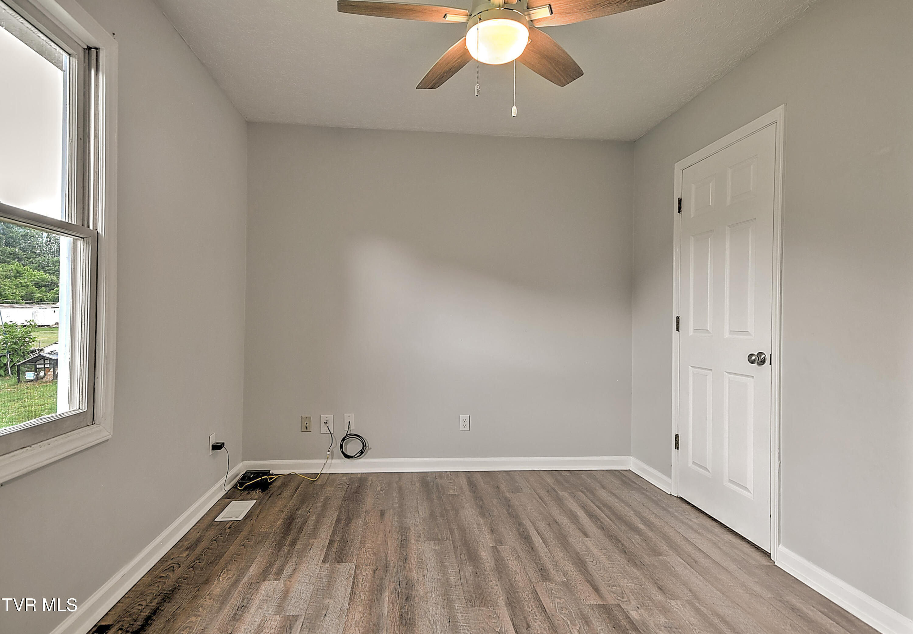 1117 Hunting Hill Road Piney Flats, TN 37686 - Photo 22 of 30 E4D2E6FC-DA2D-4AD7-AFC2-4D9D840319E5