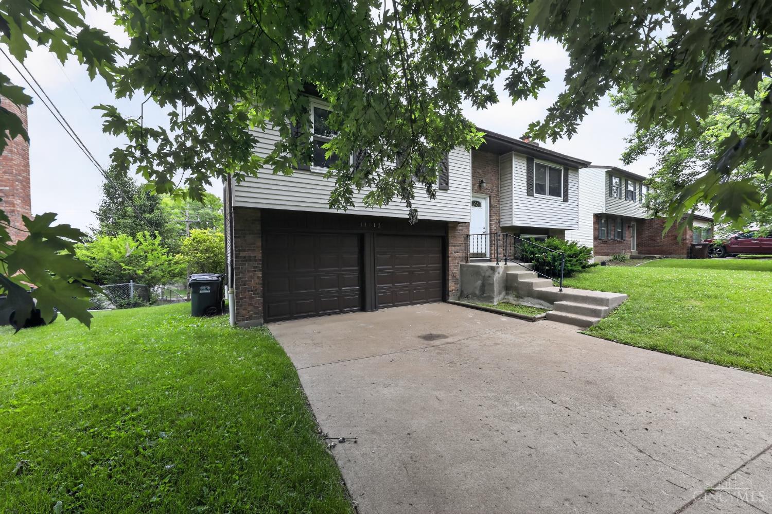11512 Pippin Road Cincinnati, OH 45231 - Photo 3 of 30