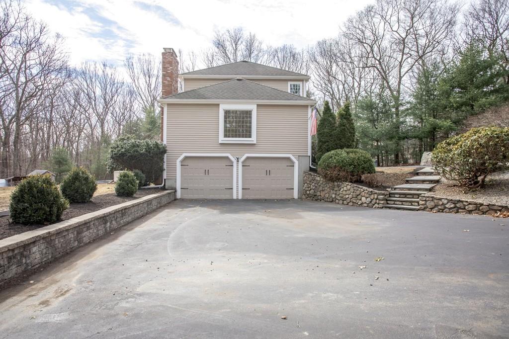 17 Daniels Road Mendon, MA 01756 - Photo 4 of 38 Gallery Image 4