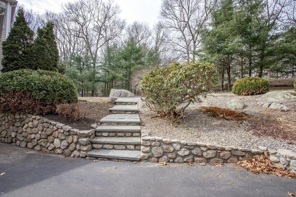 17 Daniels Road Mendon, MA 01756 - Photo 5 of 38 Gallery Image 5