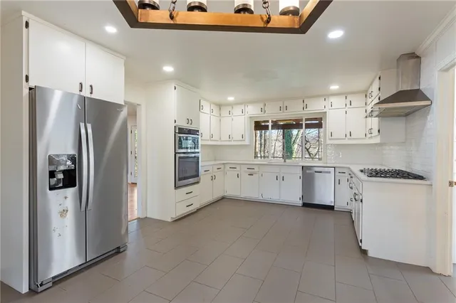 $3,000 | 3355 Pinetree Drive Southeast, Smyrna, GA 30080