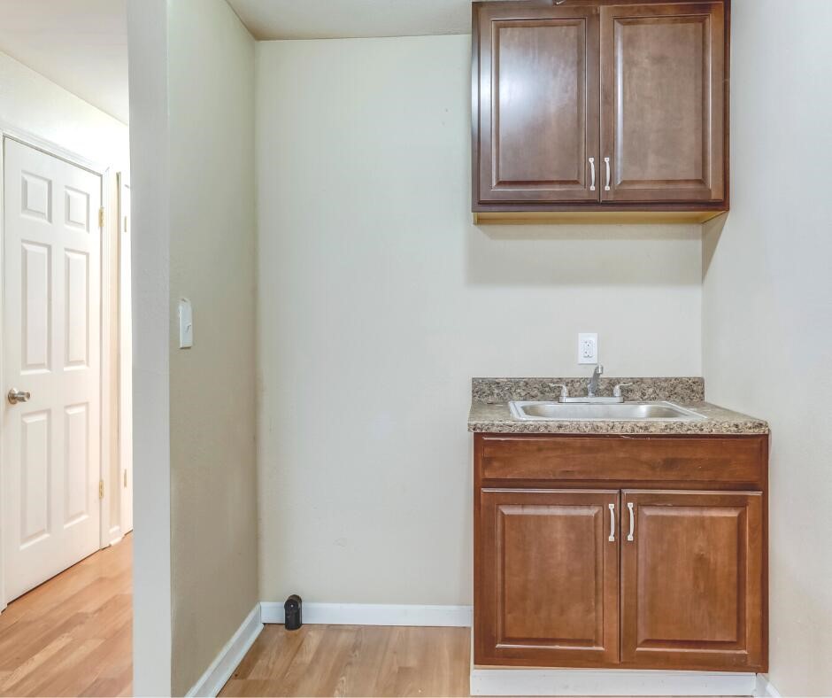 15000 Greenfield Road, Unit : 10 Detroit, MI 48227 - Photo 3 of 10