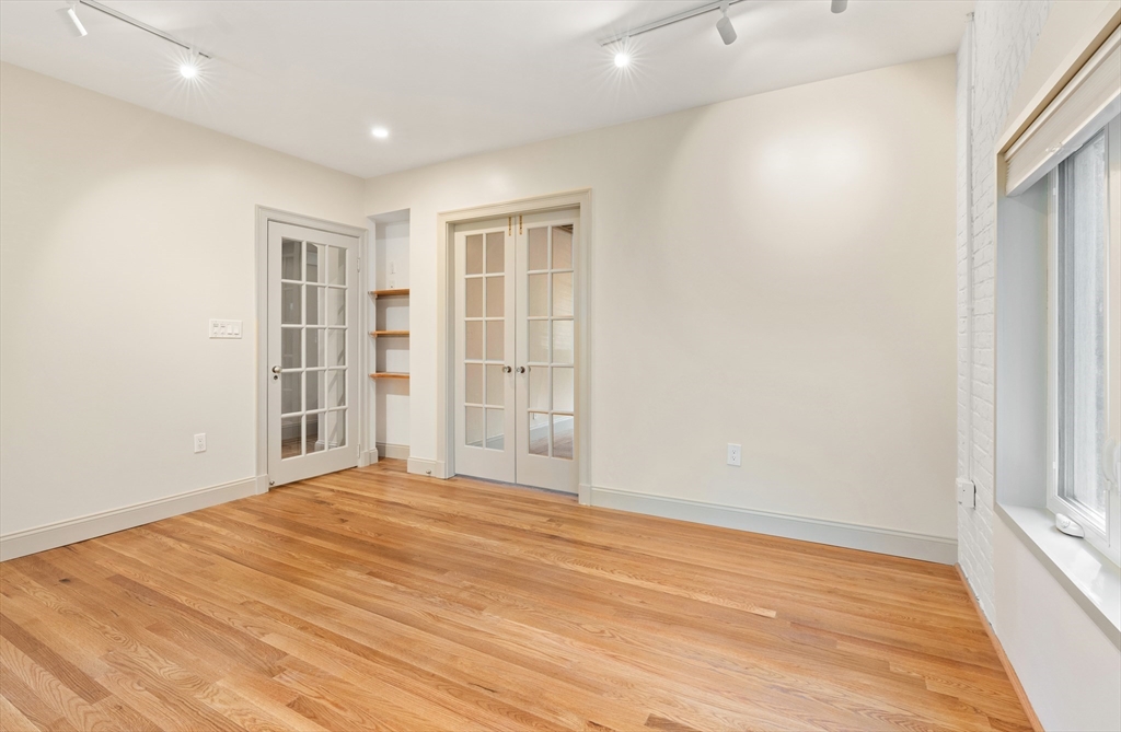 316 Russett Road Chestnut Hill, MA 02467 - Photo 13 of 38