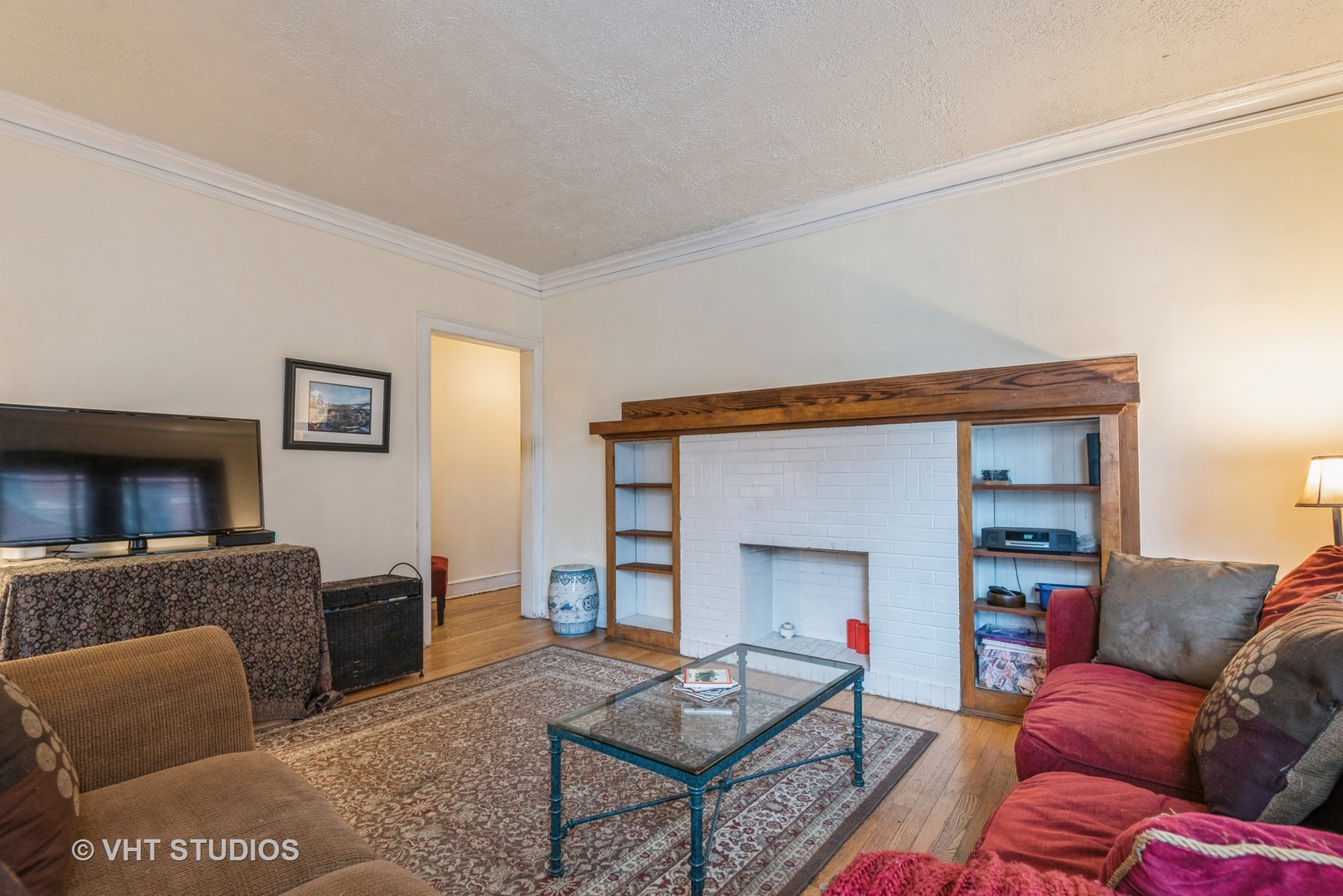 528 Sheridan Road, Unit 1A Evanston, IL 60202 - Photo 3 of 10 a living room with furniture and a fireplace