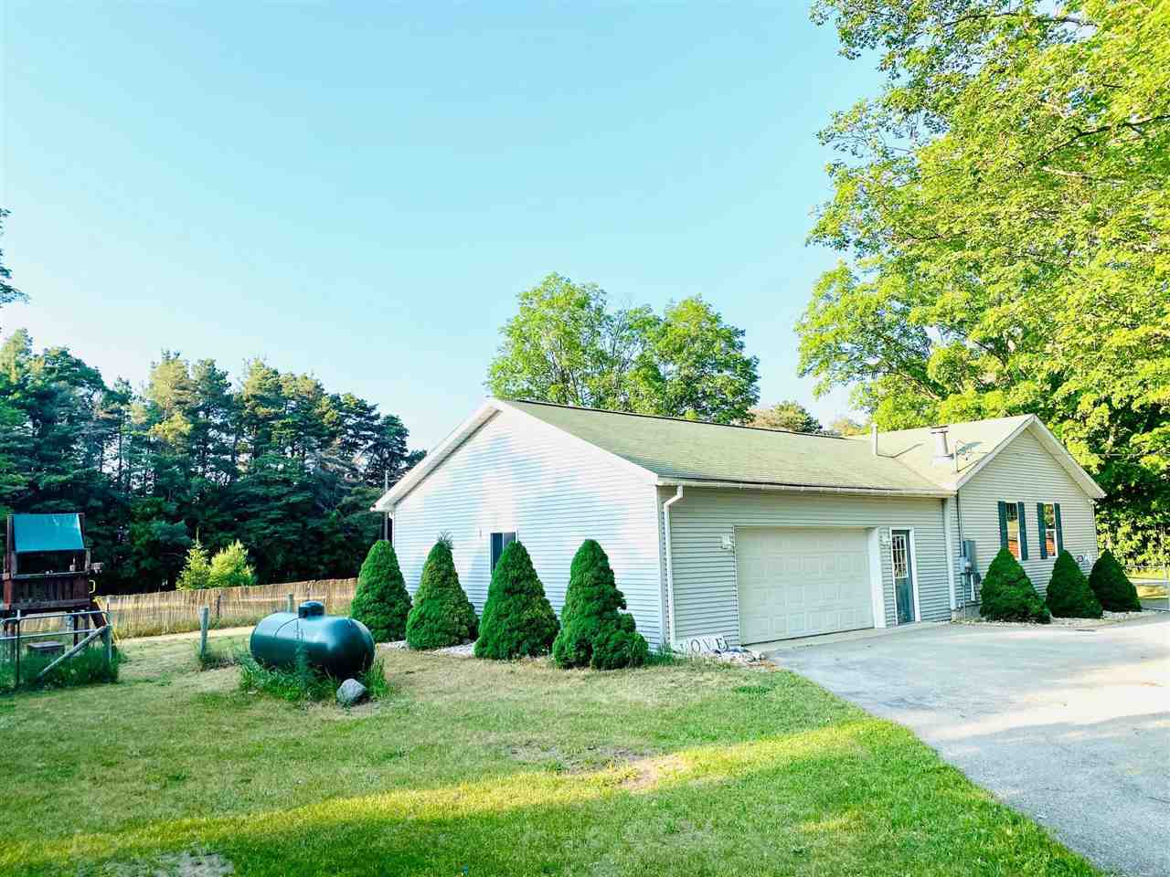 4030 Rice Road Benzonia, MI 49616 - Photo 7 of 42 1888664-6.JPG