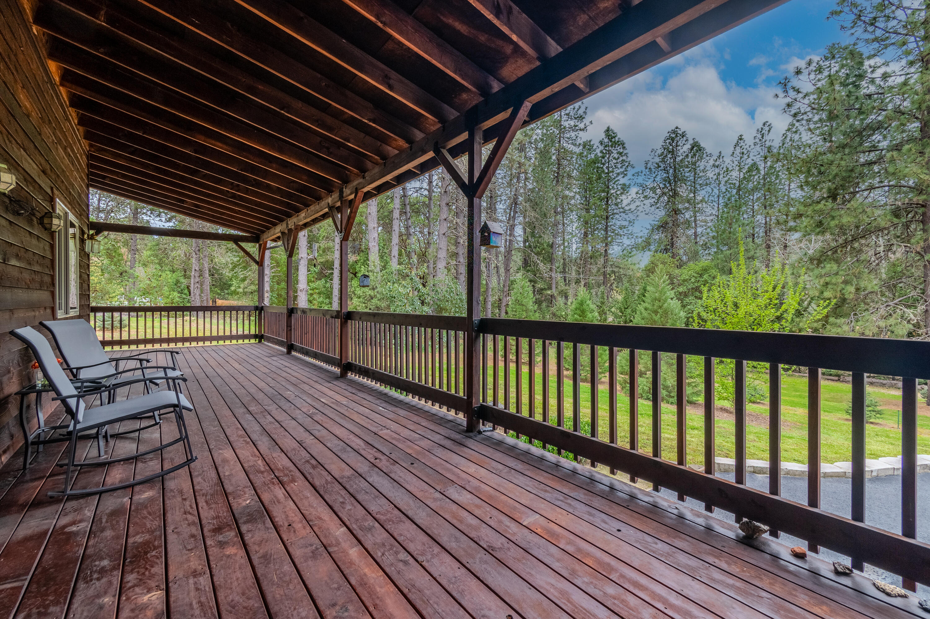 4728 East Evans Creek Road Rogue River, OR 97537 - Photo 7 of 40 front porch