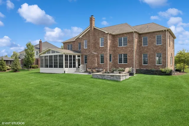 $1,749,000 | 28 Shenandoah Circle, South Barrington, IL 60010