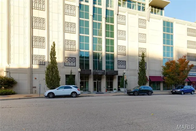 $460,000 | 4909 Laclede Avenue, Unit 1205, St. Louis, MO 63108