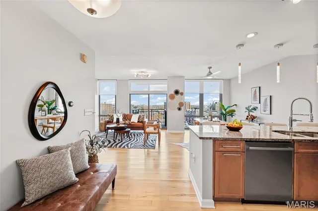 $449,900 | 4909 Laclede Avenue, Unit 1205, St. Louis, MO 63108