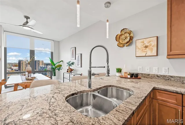 $449,900 | 4909 Laclede Avenue, Unit 1205, St. Louis, MO 63108