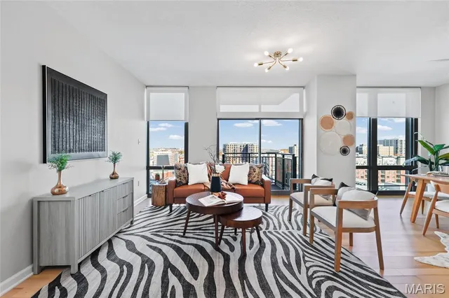 $449,900 | 4909 Laclede Avenue, Unit 1205, St. Louis, MO 63108