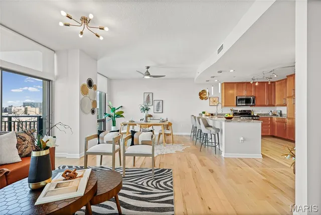 $449,900 | 4909 Laclede Avenue, Unit 1205, St. Louis, MO 63108