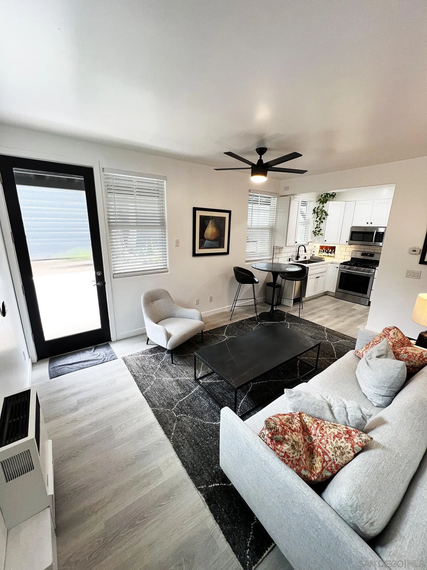 280 Hillcrest Drive, Unit A Encinitas, CA 92024 - Photo 6 of 19