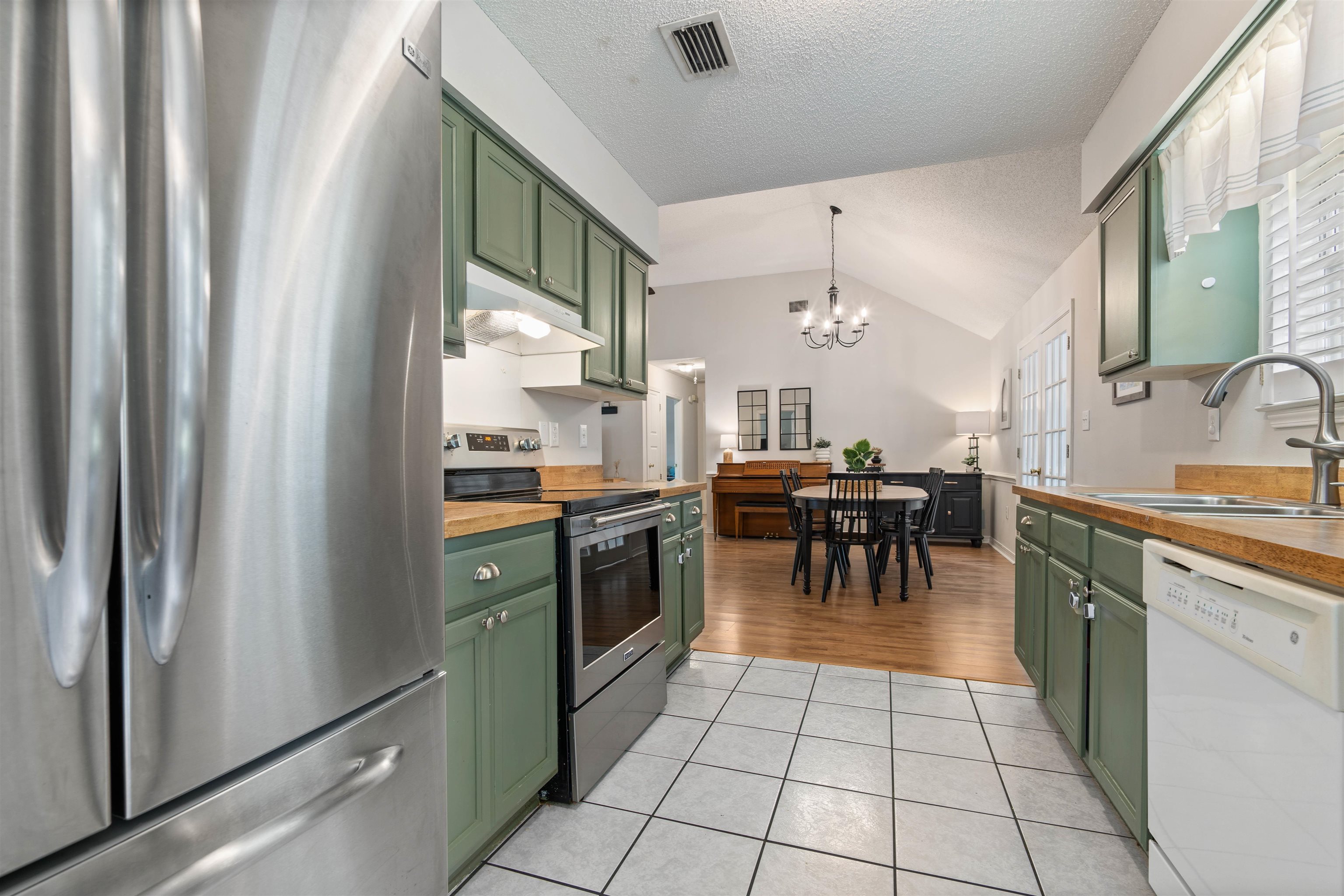 164 Robbins Boulevard Daphne, AL 36526 - Photo 12 of 28 Kitchen