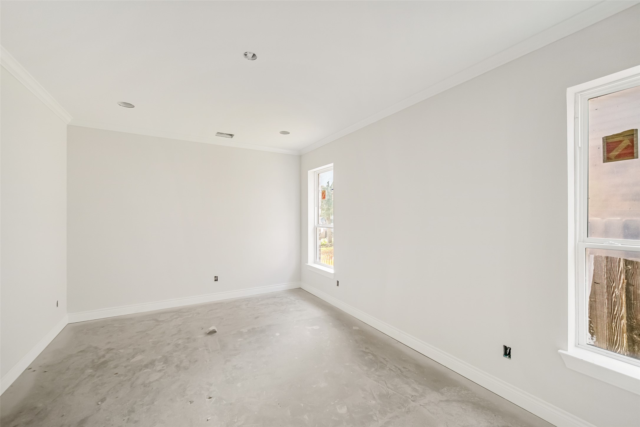 102 Par Circle La Porte, TX 77571 - Photo 12 of 24 an empty room with windows