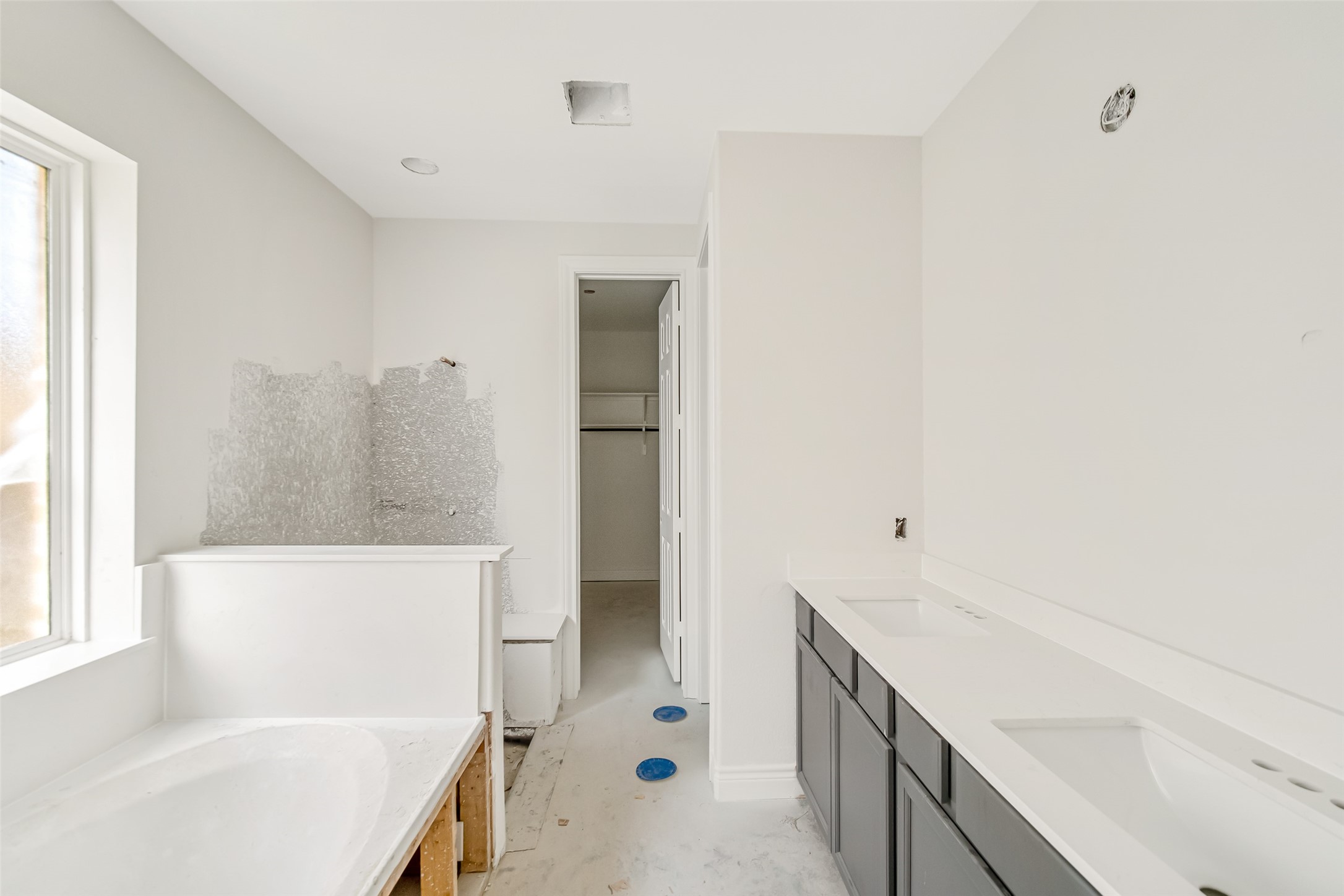 102 Par Circle La Porte, TX 77571 - Photo 14 of 24 a bathroom with a tub sink and mirror