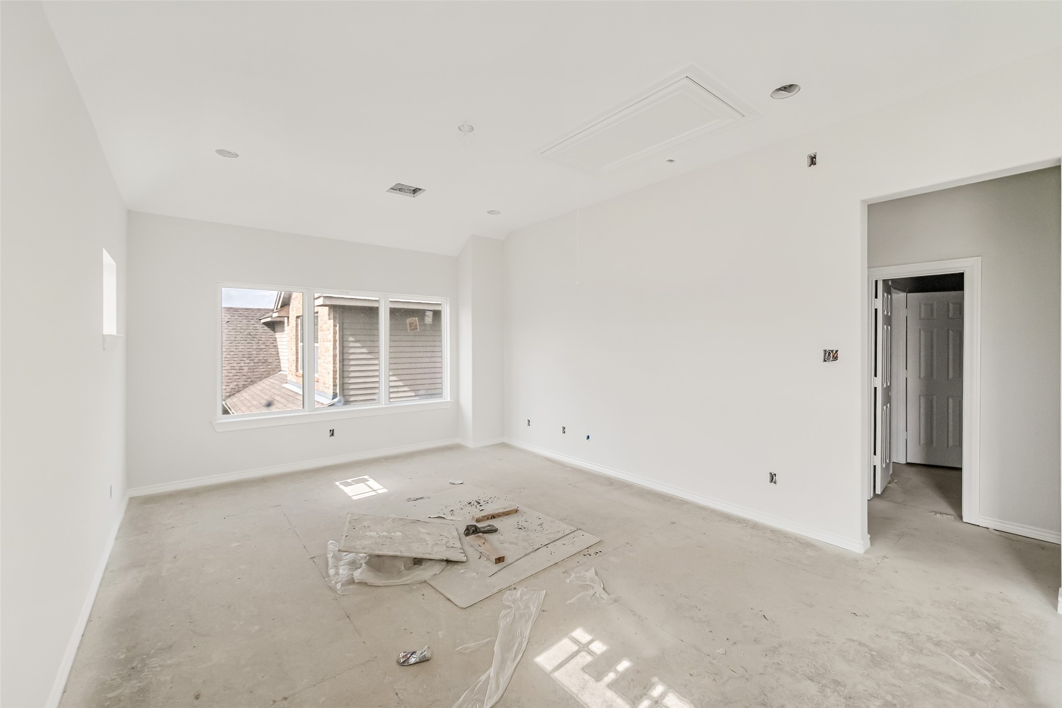 102 Par Circle La Porte, TX 77571 - Photo 16 of 24 a view of an empty room with a window