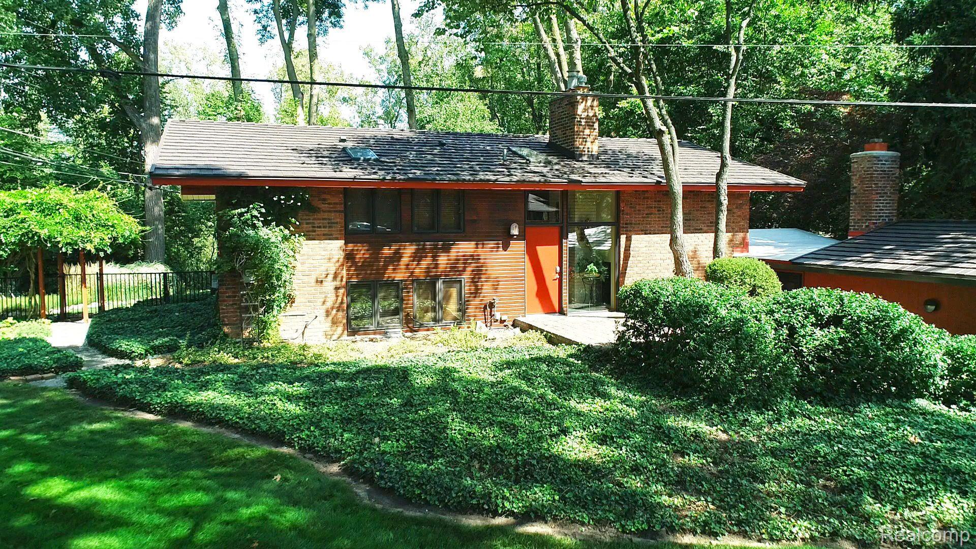 29590 Highmeadow Road Farmington, MI 48334 - Photo 4 of 39 Gallery Image 4
