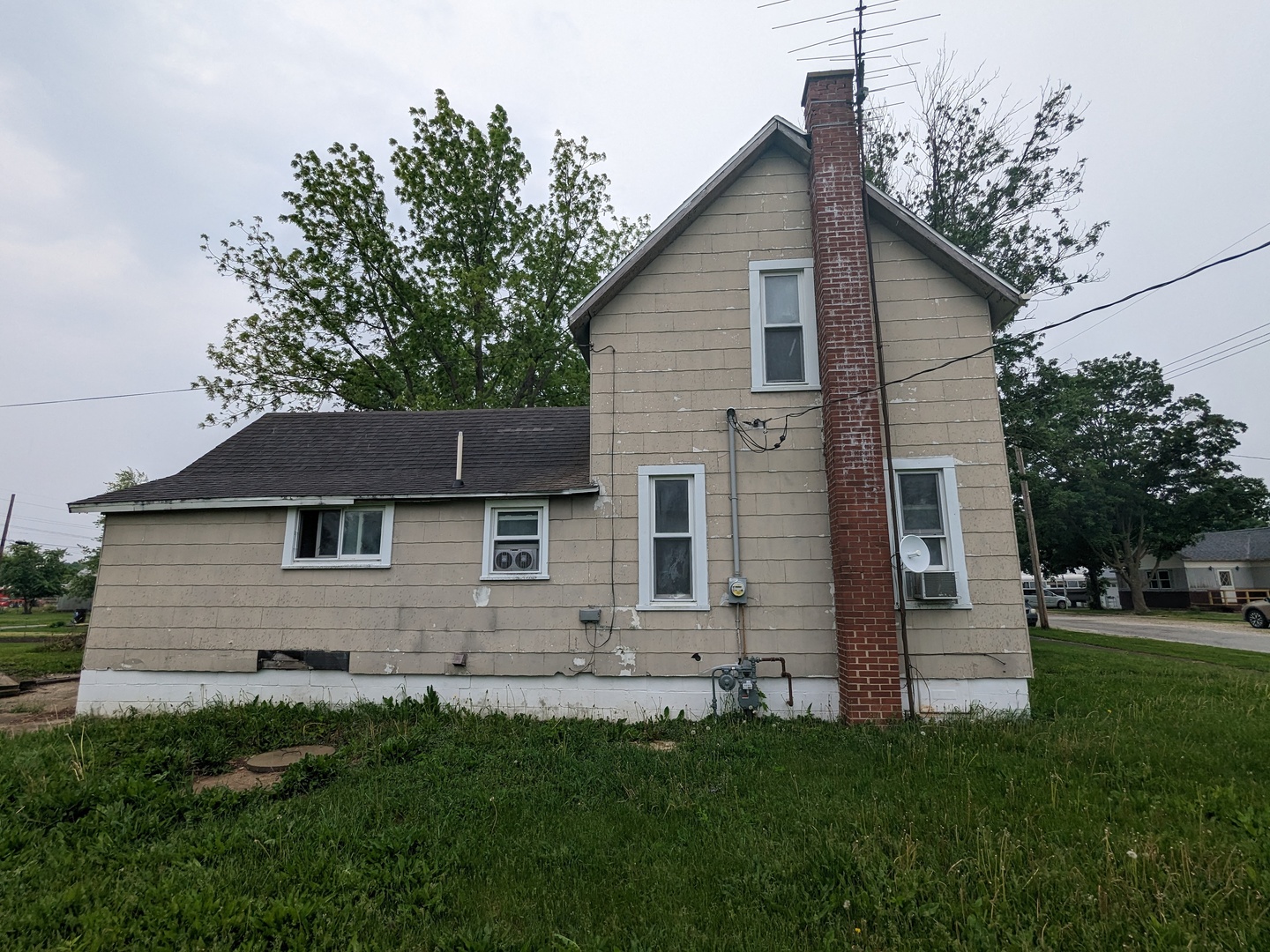 108 3rd Street Buckley, IL 60918 - Photo 6 of 23 a front view of a house with a garden