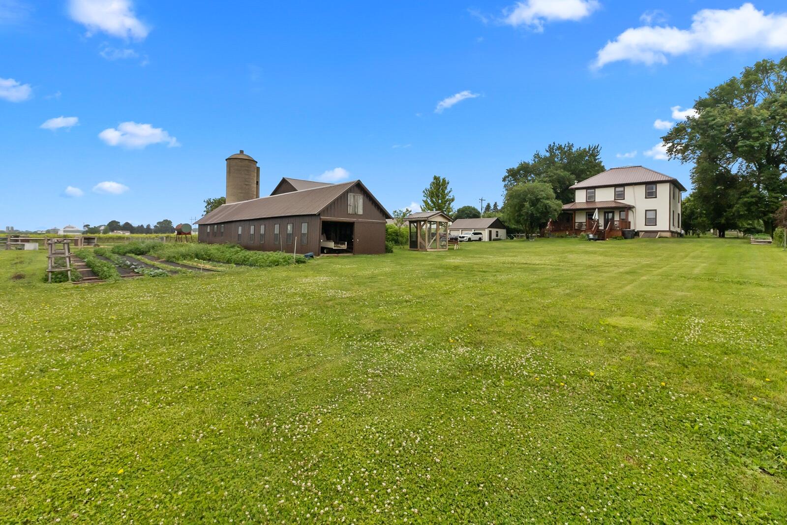 W5837 County Rd A Sugar Creek, WI 53121 - Photo 1 of 83 ZZ8