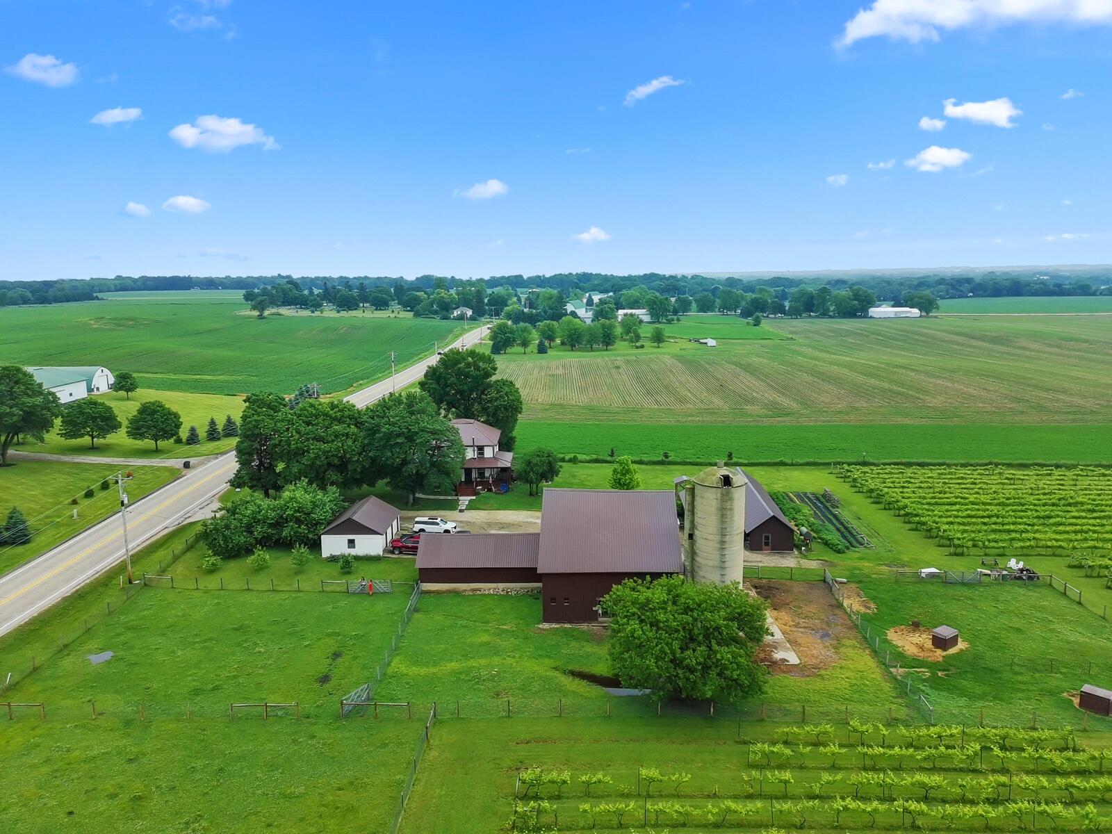 W5837 County Rd A Sugar Creek, WI 53121 - Photo 5 of 83 zz6