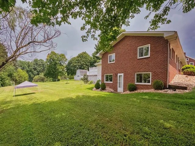 a view of a house with a yard