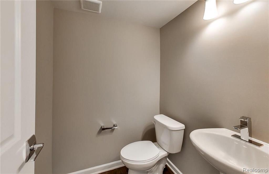 2678 Helmsdale Circle Rochester Hills, MI 48307 - Photo 16 of 26