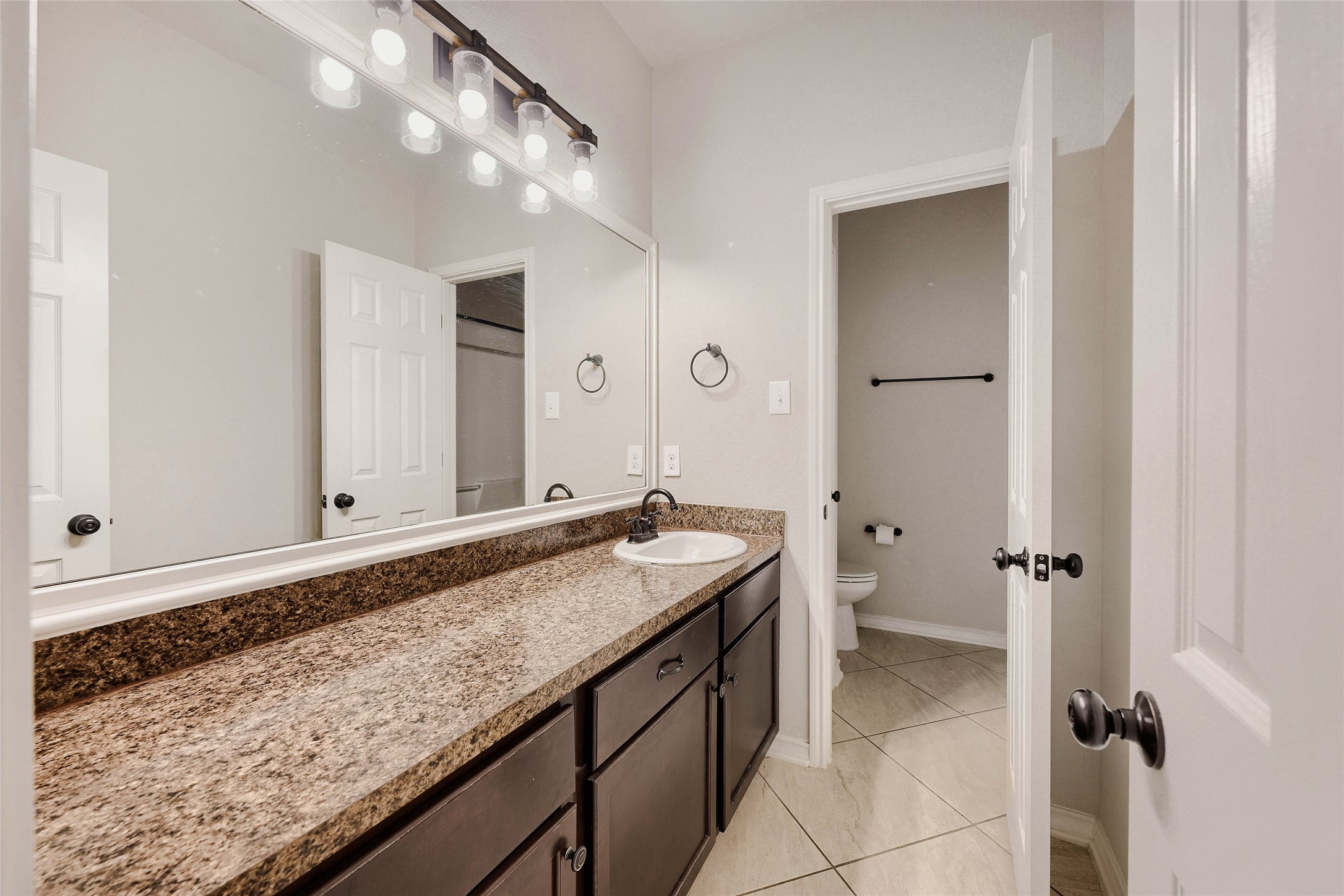 6210 Mason Way Rosenberg, TX 77471 - Photo 15 of 28 Primary Bathroom