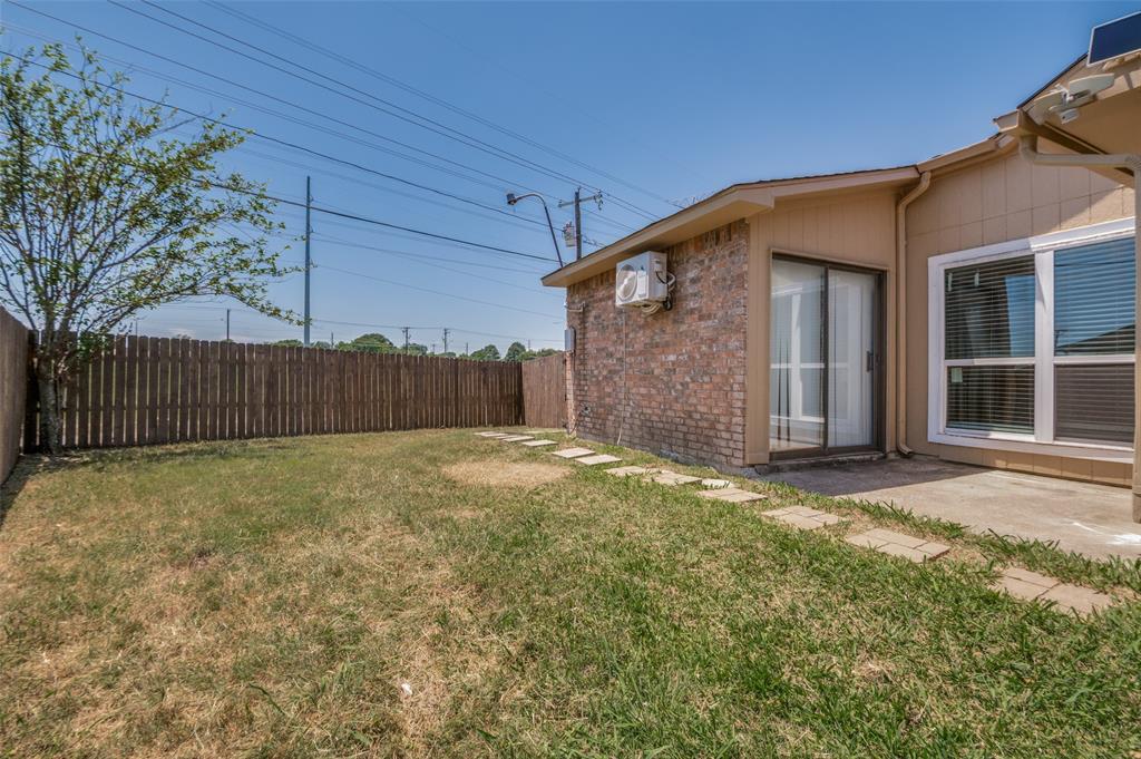 7305 Pineberry Road Dallas, TX 75249 - Photo 23 of 25 a backyard of a house