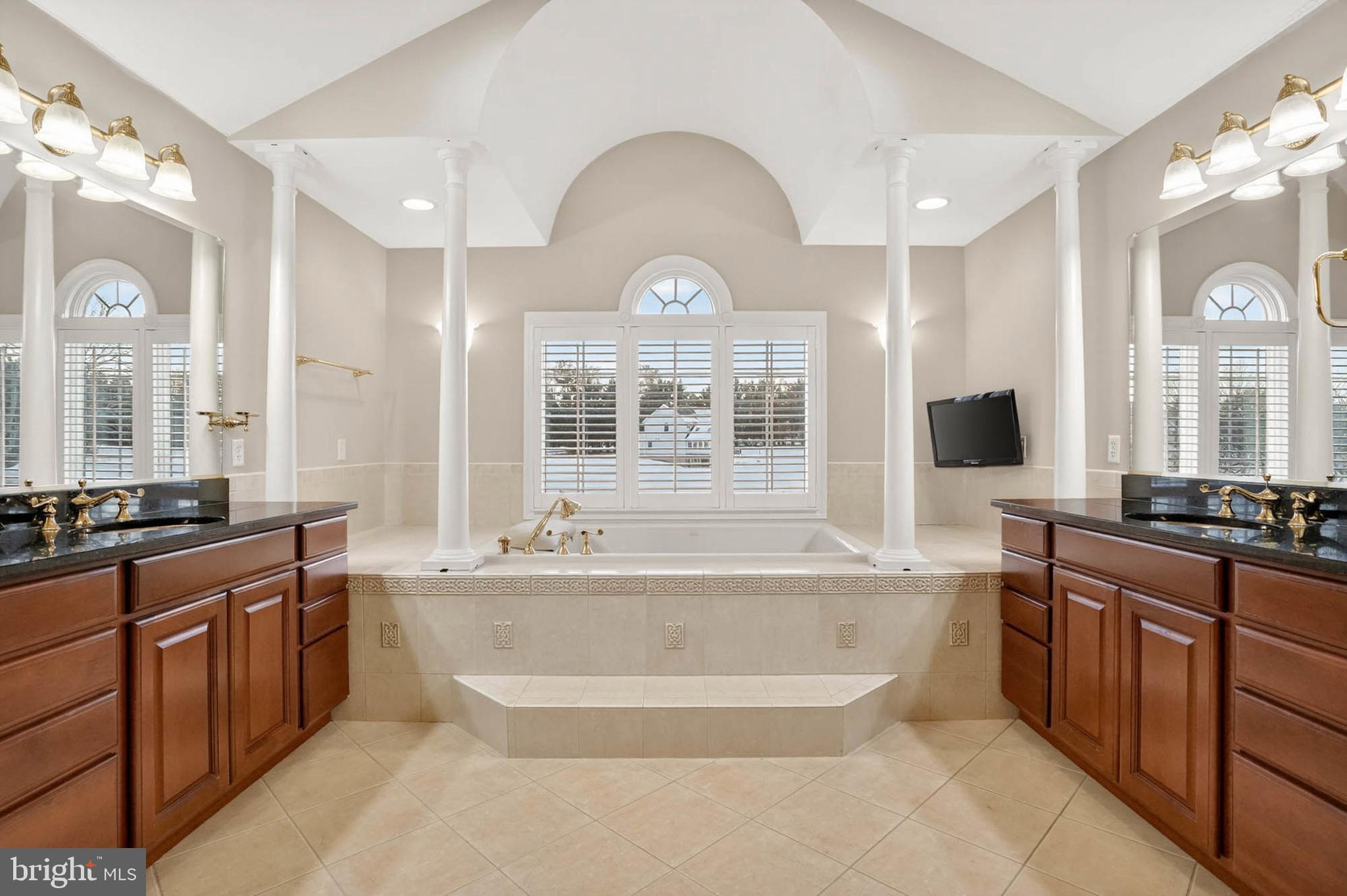 1900 Fawn Way Finksburg, MD 21048 - Photo 33 of 58 Spa-inspired bath w/ jetted tub