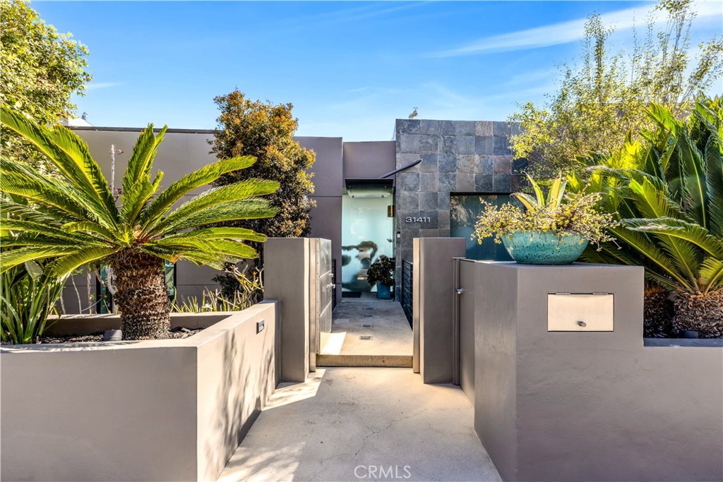 31411 Ceanothus Drive Laguna Beach, CA 92651 - Photo 5 of 60 a view of a house with a street