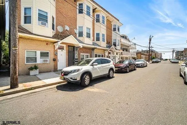 $1,800 | 21 South Little Rock Avenue, Unit 1, Ventnor City, NJ 08406