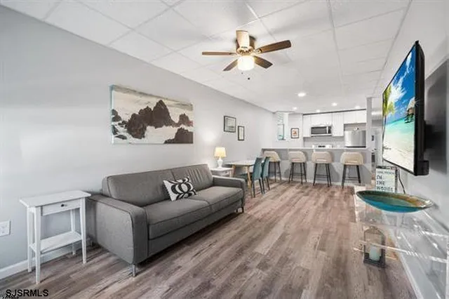 $1,800 | 21 South Little Rock Avenue, Unit 1, Ventnor City, NJ 08406