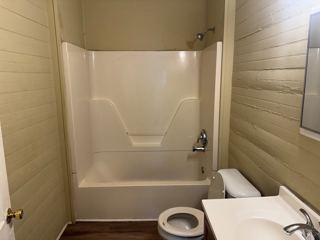 1312 22nd Street Columbus, GA 31901 - Photo 6 of 11 a bathroom with a shower and a bathtub