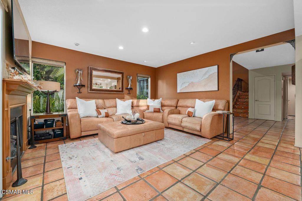 625 Galloping Hill Road Simi Valley, CA 93065 - Photo 13 of 49