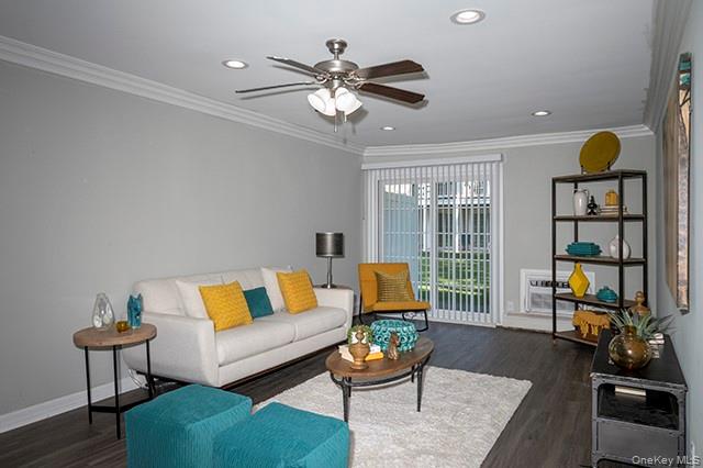 113 Terrace, Unit T01113 Bayport, NY 11705 - Photo 7 of 13 a living room with furniture and a potted plant