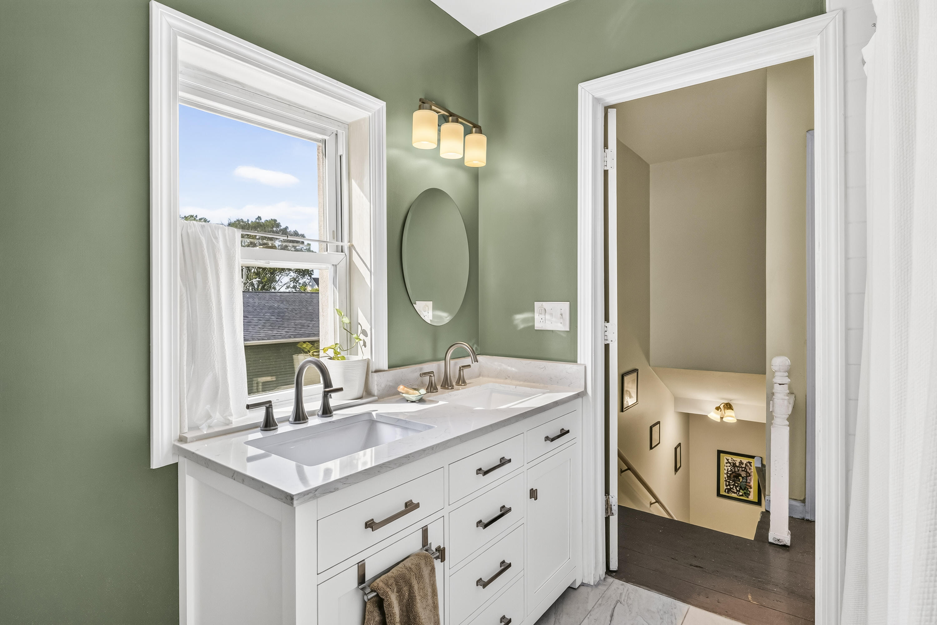 23 Mayo Street Portland, ME 04101 - Photo 24 of 40 Full bath