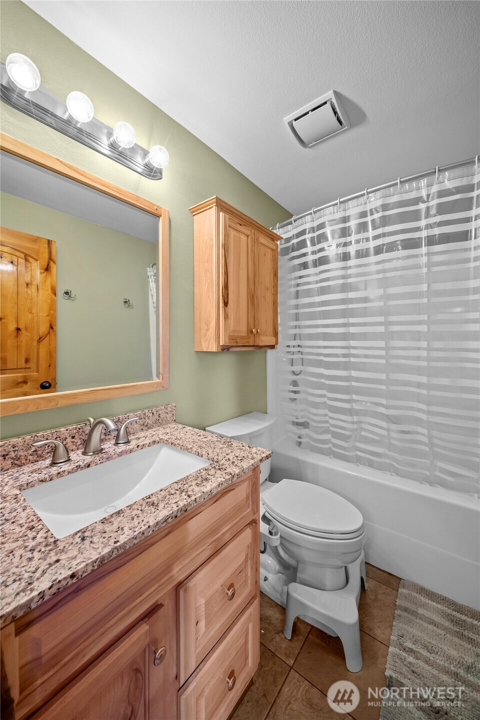 5921 184th Lane Southwest Rochester, WA 98579 - Photo 16 of 38
