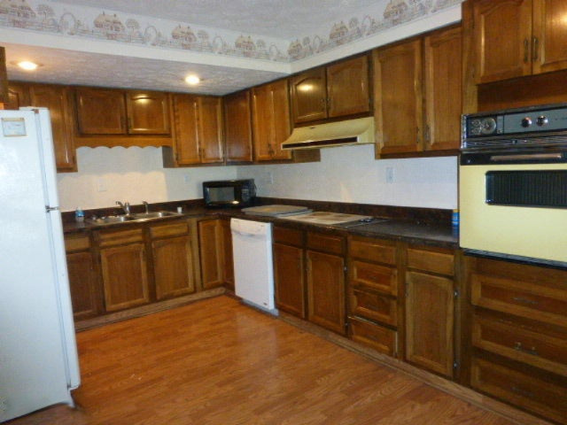 65720 Conrad Road Edwardsburg, MI 49112 - Photo 5 of 23 P1030841