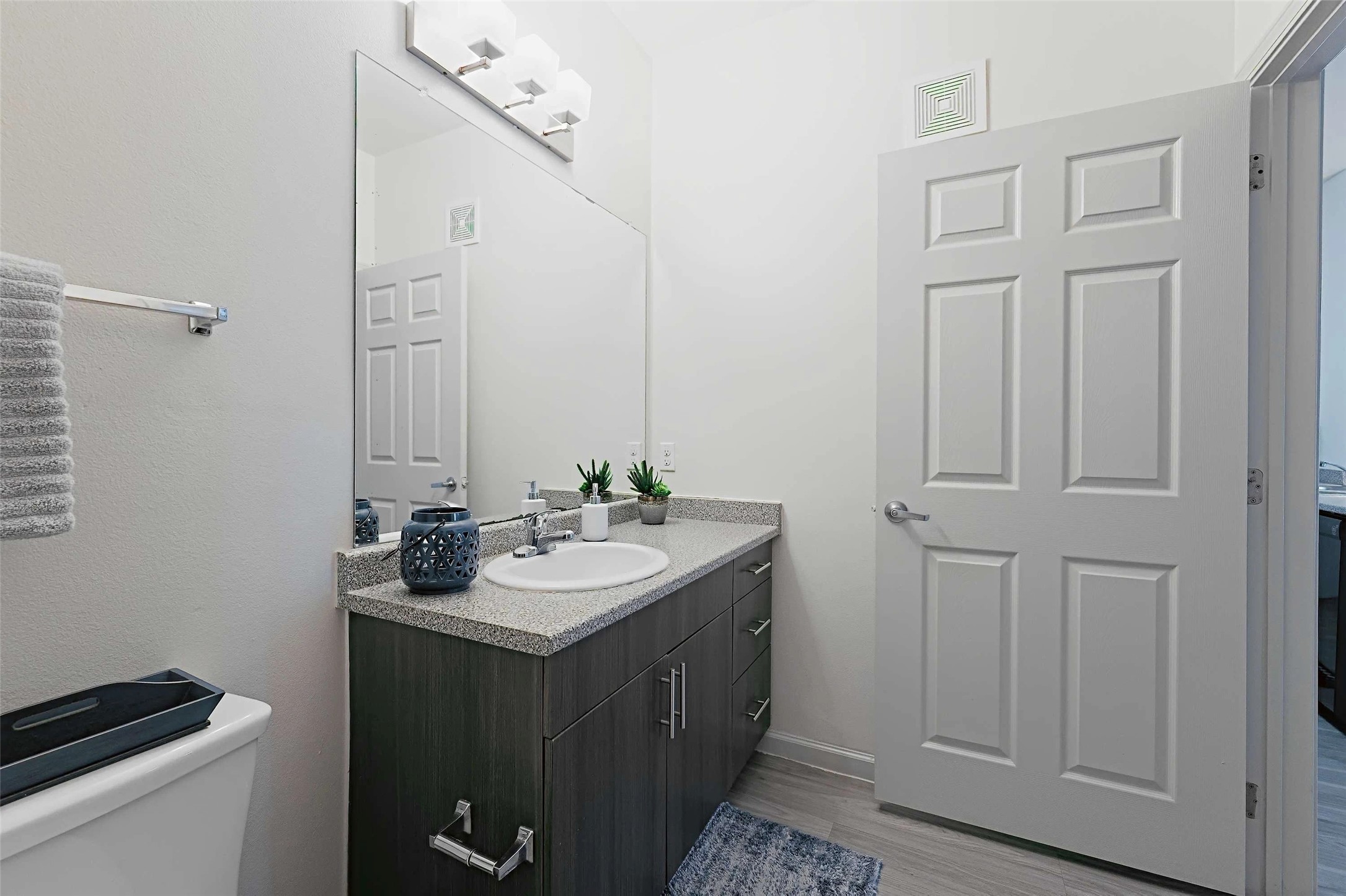 5605 Springdale Road, Unit 222201 Austin, TX 78723 - Photo 12 of 35 Up to 8 weeks free rent and waiving the standard deposit with approved credit and landlord verification.