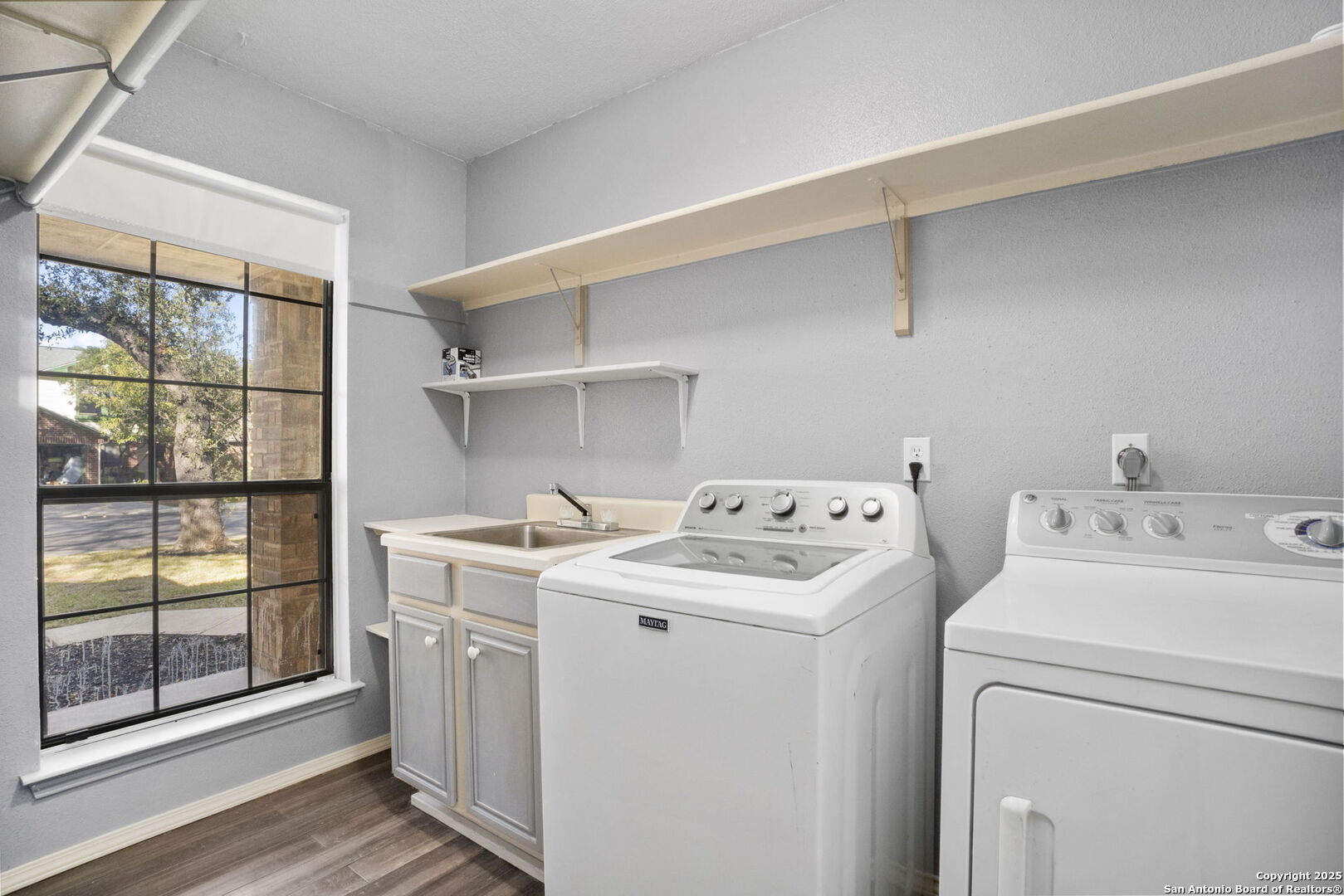 7562 Beaver Tree San Antonio, TX 78249 - Photo 23 of 30 a utility room with dryer and washer