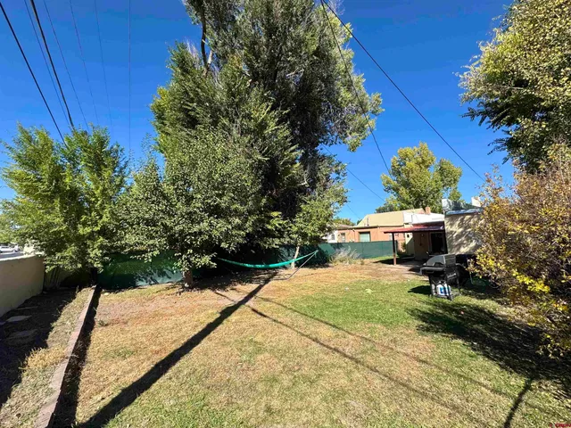 a view of a backyard with sitting area