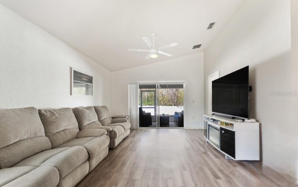 979 Pearly Ridge Lane Lakeland, FL 33809 - Photo 7 of 29 Gallery Image 7