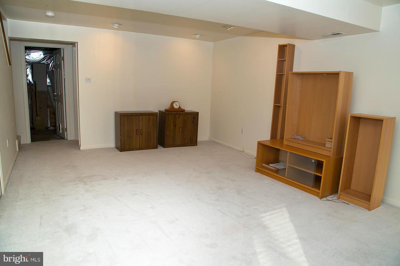 1141 Ingate Road Baltimore, MD 21227 - Photo 7 of 17 Family Room