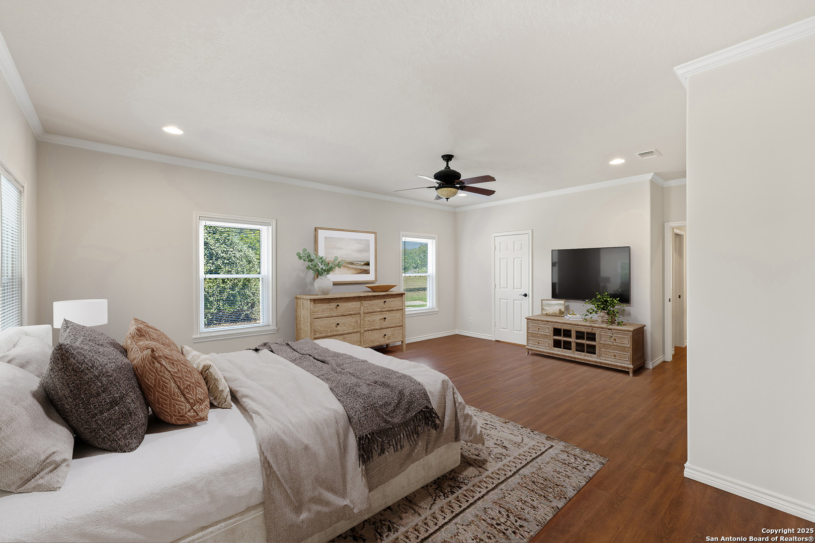 5450 Mazurek Road Schulenburg, TX 78956 - Photo 18 of 68 a bedroom with a large bed and a flat screen tv