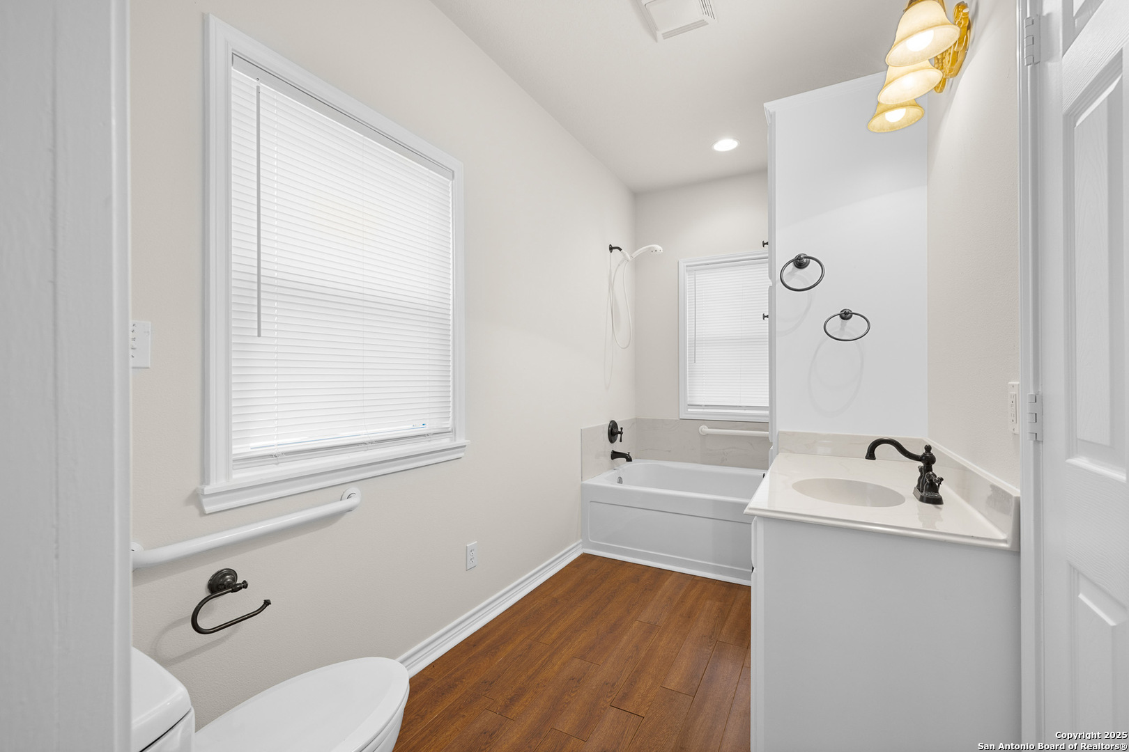 5450 Mazurek Road Schulenburg, TX 78956 - Photo 22 of 68 a bathroom with a sink and a bathtub