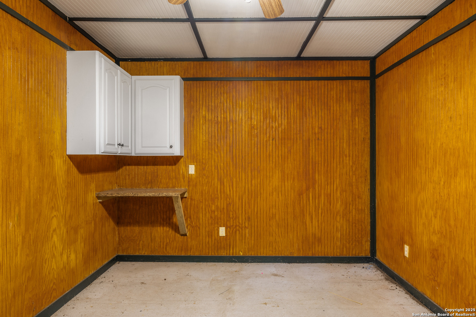 5450 Mazurek Road Schulenburg, TX 78956 - Photo 43 of 68 a room with a window and a ceiling fan